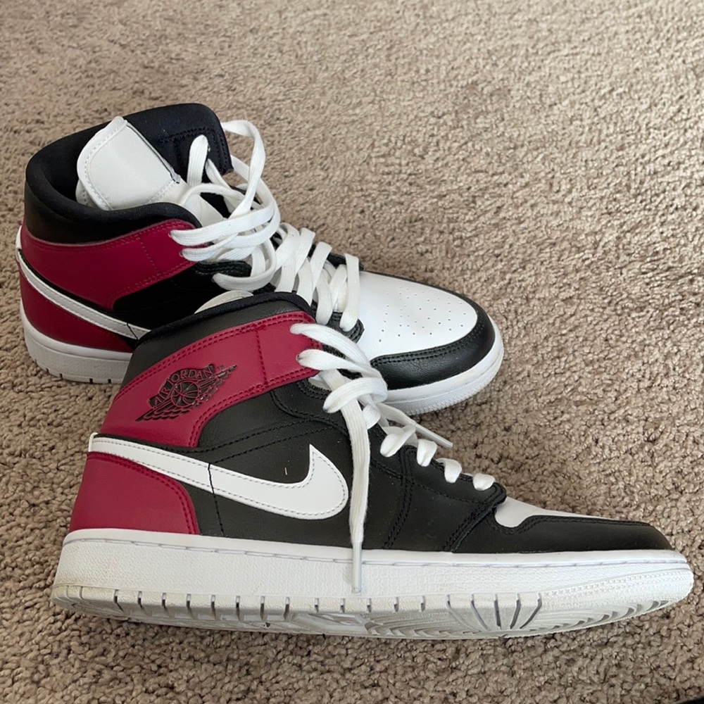 Jordan 1 Mid Nobel Red